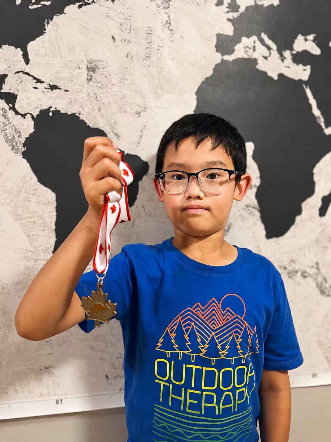 Muxin Gu holding his Math Kangaroo Canada medal